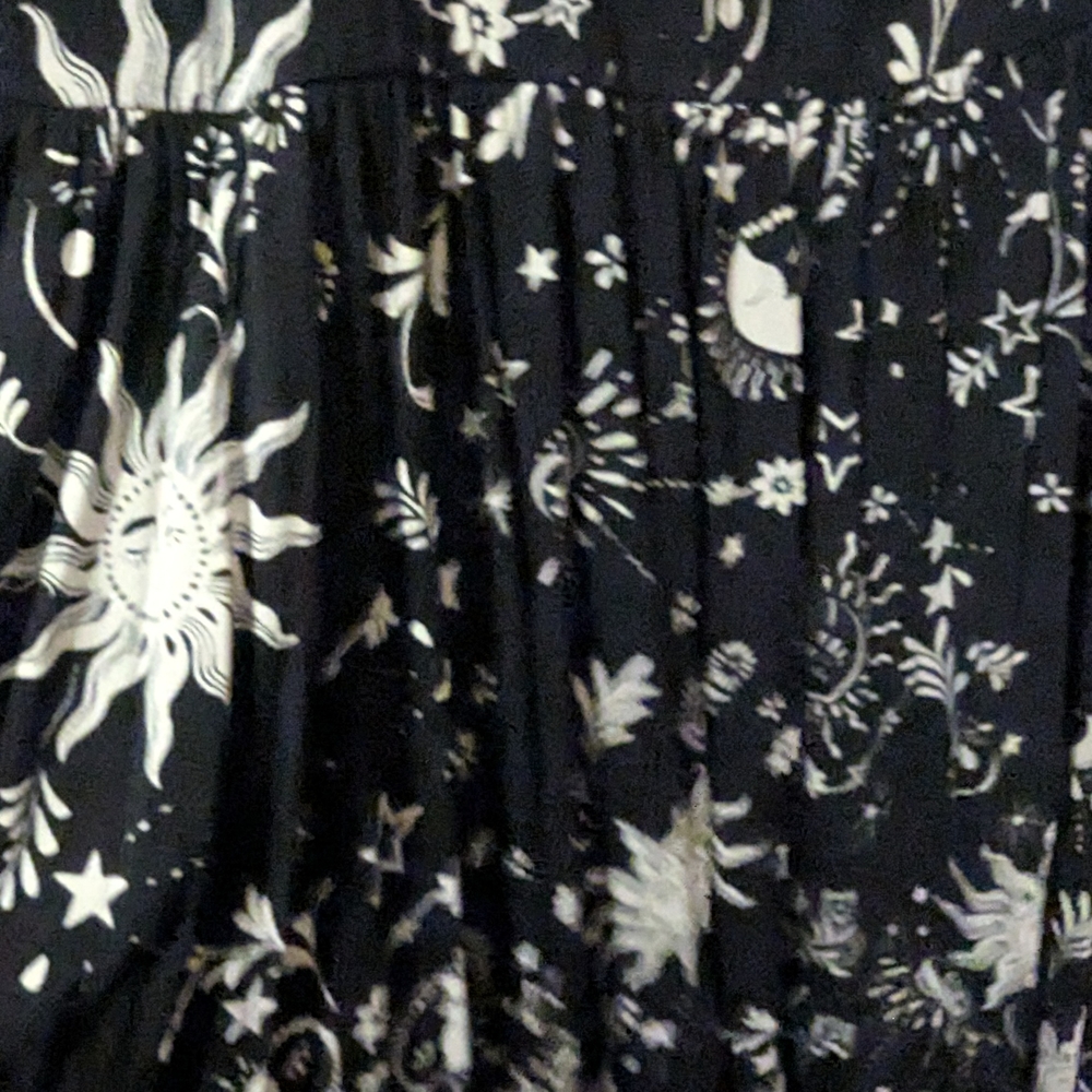 Elegant Black and White Floral Dress - Picture 5 of 5